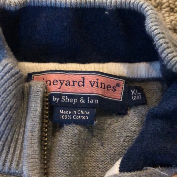 Gray Vineyard Vines 1/4 zip! - Picture 2 of 3
